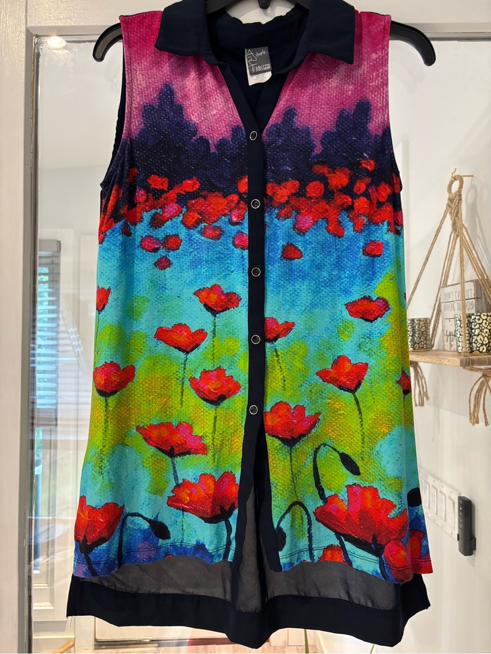 Simply Art by Dolcezza Sleeveless Floral Pop Art Button-Front Blouse